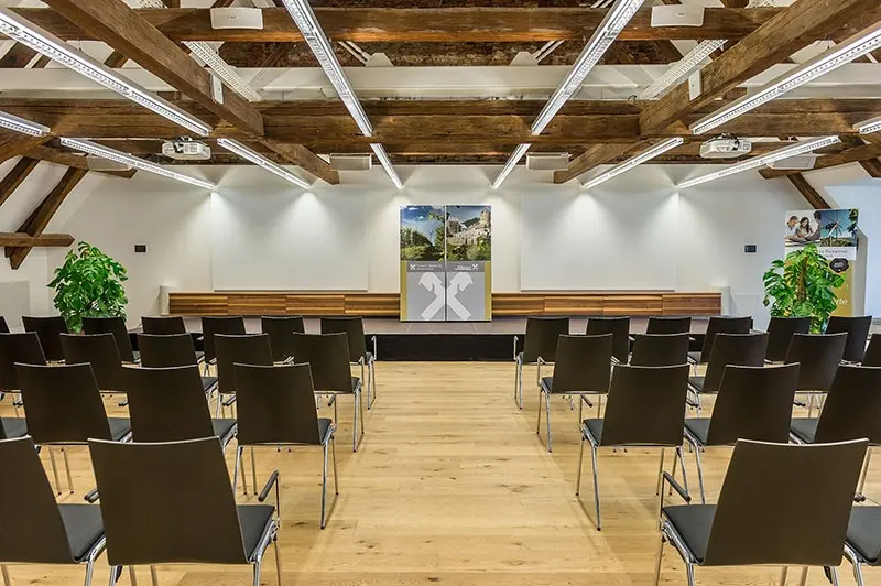 ARTCHART® wall double bei Raiffeisenbank Deutschlandsberg