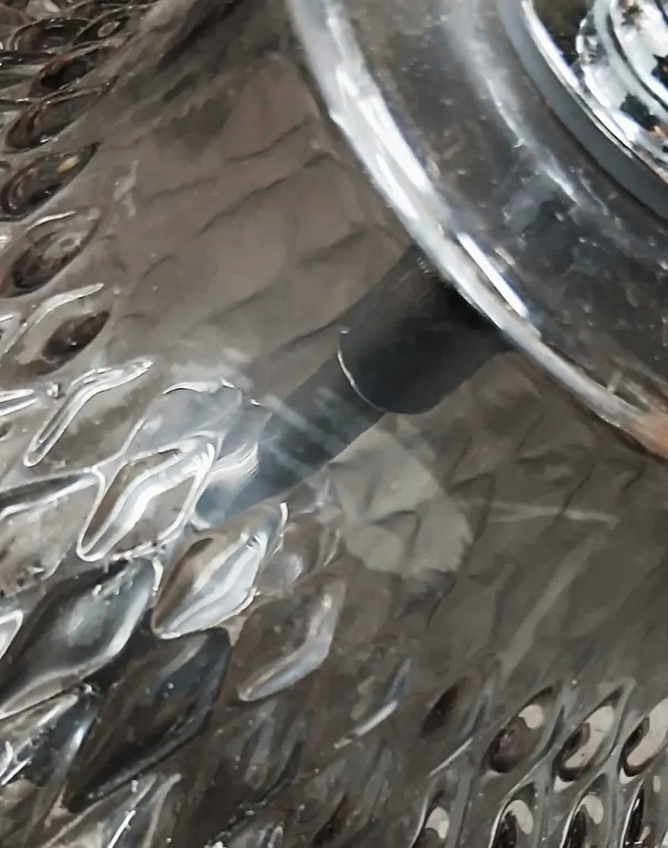 Kleine Pendelleuchte Lee aus getöntem Glas – Ansicht 2
