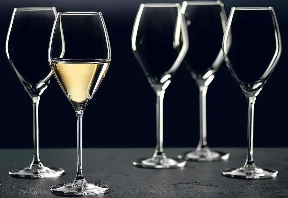 Weißweinkelche im Set von 6 Stück im Salsa-Design, ideal für elegante Weinabende und besondere Anlässe.