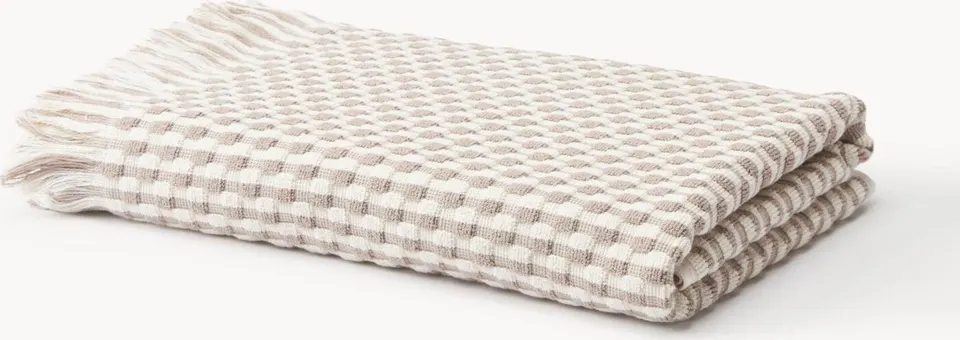 Duschtuch NOUGAT mit Fransen in der Größe 70x140 cm, hochwertiges Baumwollmaterial für optimalen Komfort und hohe Saugfähigkeit.