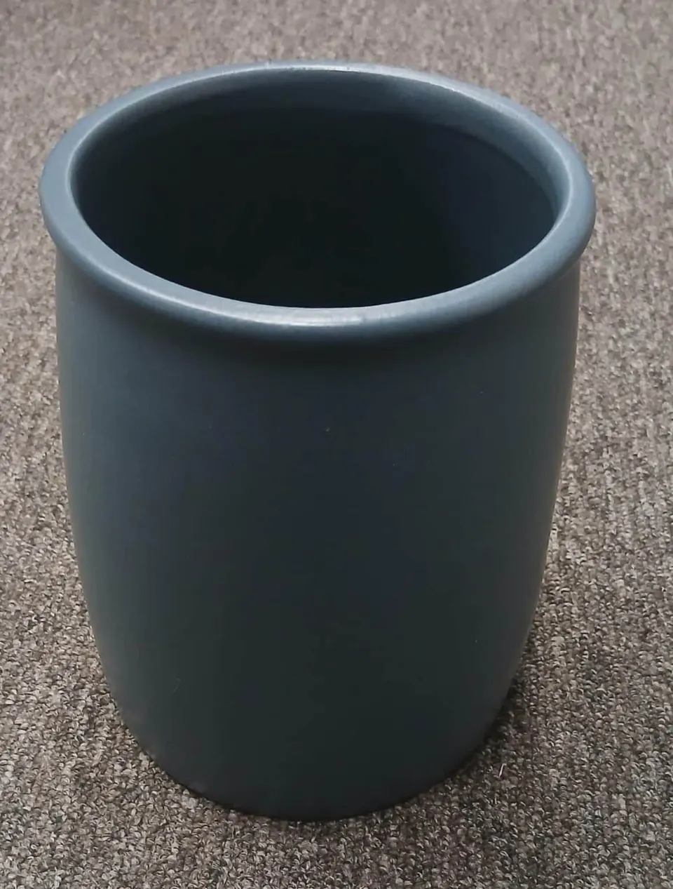 Vase Stuny aus hochwertiger Keramik in modernem Design
