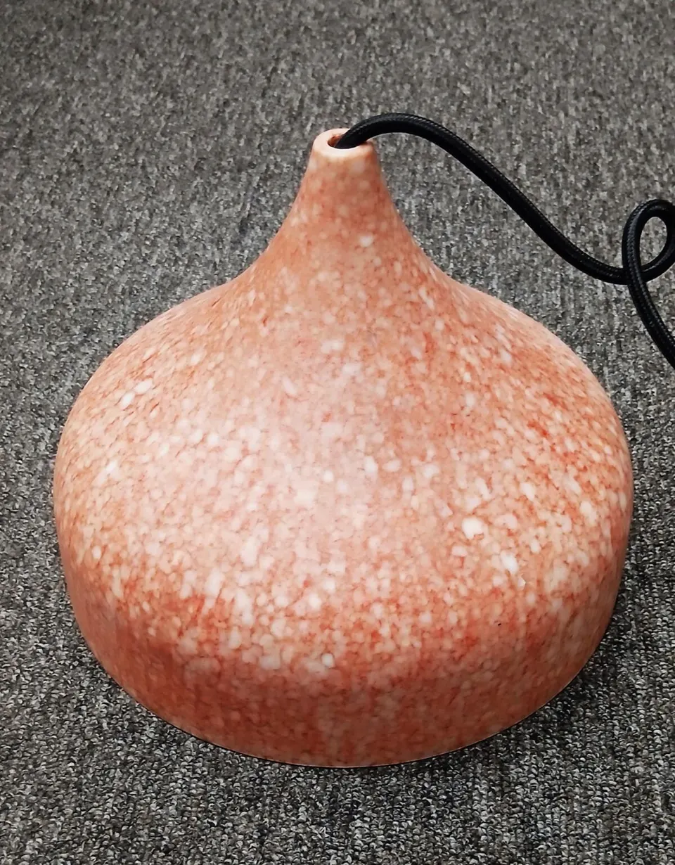 Lampe Rosa dekorative Tischlampe mit rosa Lampenschirm und elegantem Design für gemütliche Beleuchtung