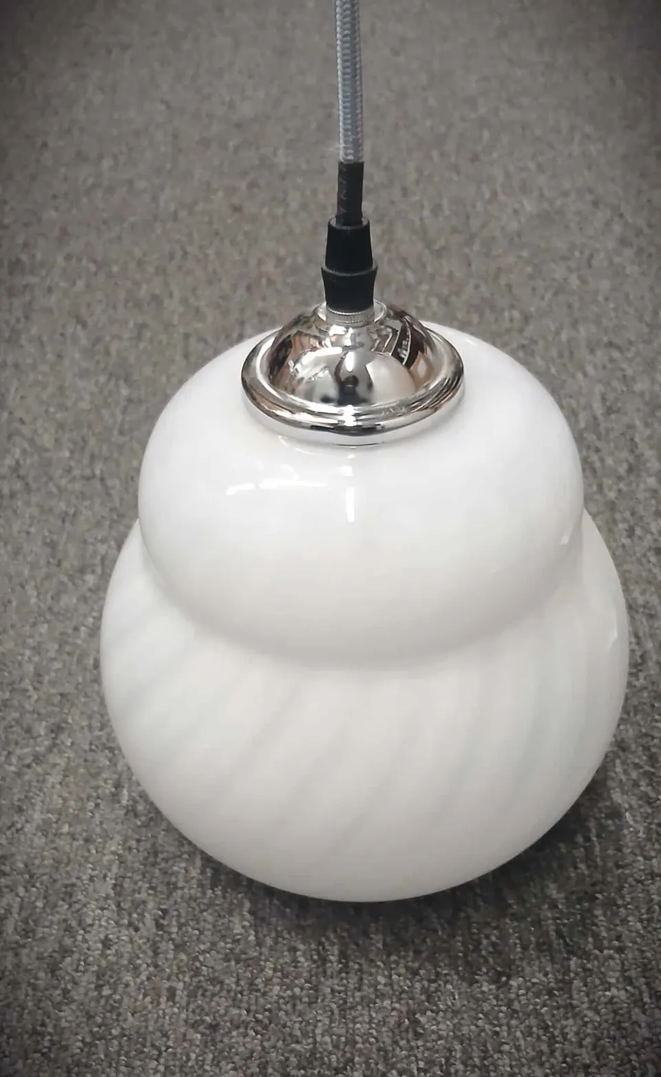 Hängeleuchte Milky moderne Pendelleuchte mit milchfarbenem Lampenschirm und elegantem Design für stimmungsvolle Beleuchtung