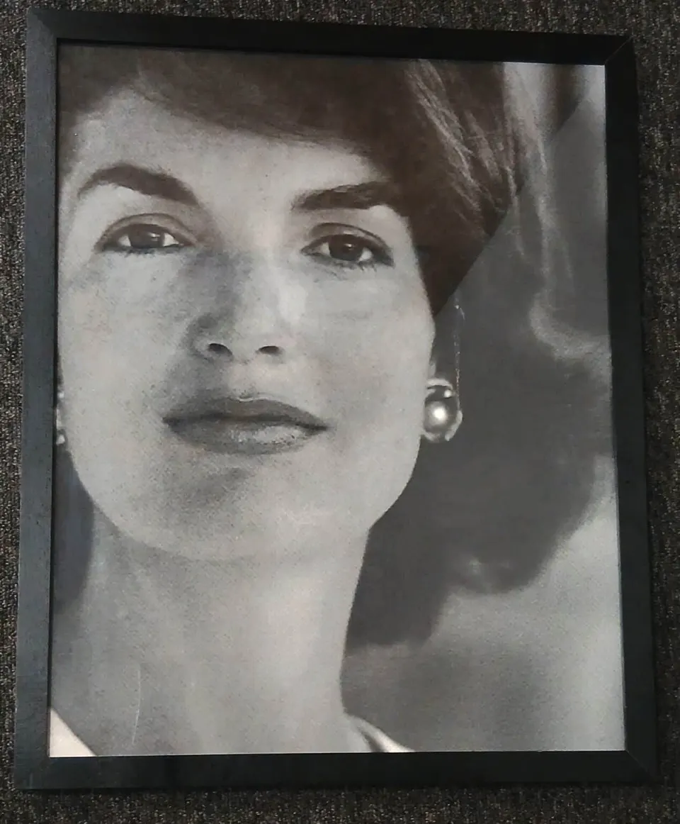 Gerahmtes Wandbild von Jackie Kennedy in stilvollem Rahmen für elegante Wanddekoration