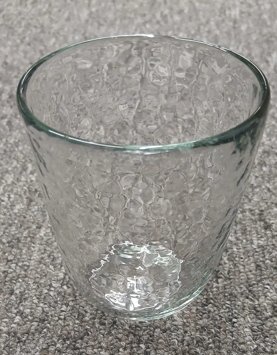 Trinkglas Crack aus Glas mit einzigartigem Craquelé-Design für stilvolles Servieren von Getränken