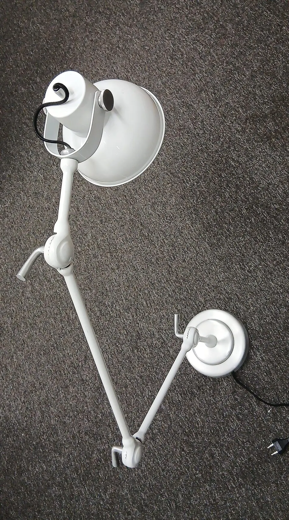 Tischleuchte Metty mit modernem Design und warmem Licht für Wohnzimmer und Büro